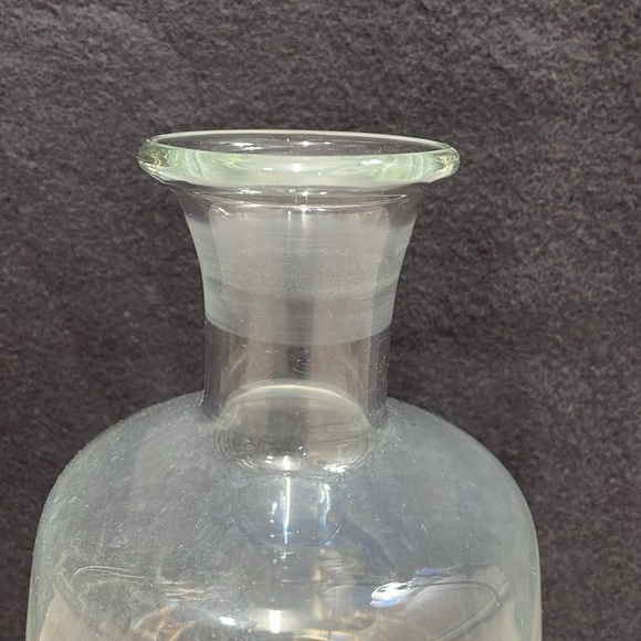 Vintage Glass Wine Liqueur Decanter with Stopper Etched Flowers - Picture 9 of 16